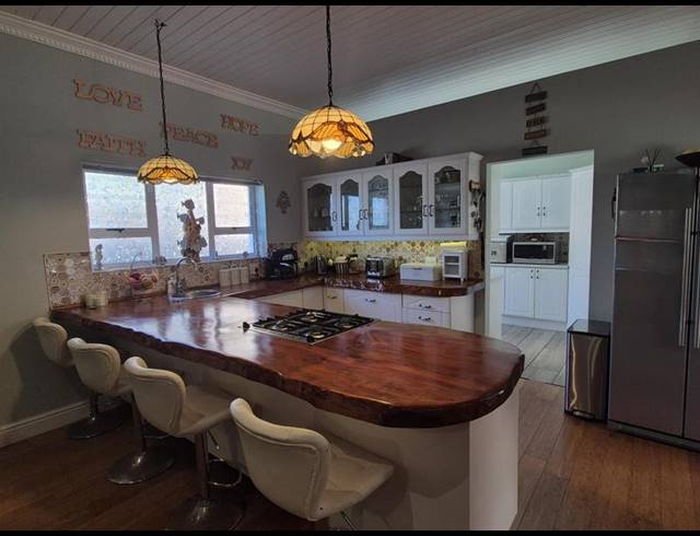 4 BEDROOM HOUSE FOR SALE IN KLEINBAAI